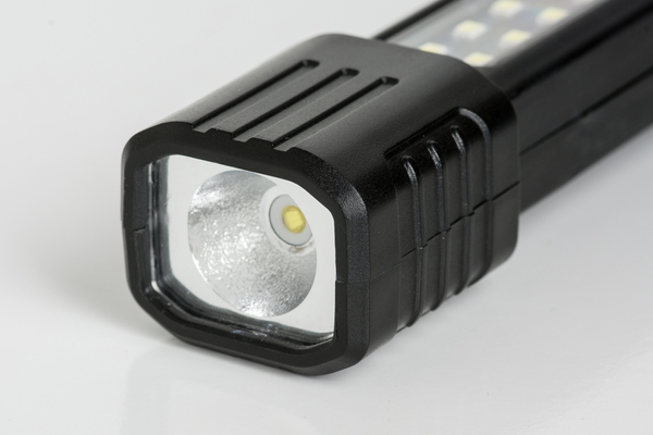 Latarka LED 170 lumenów - latarka warsztatowa CAT CT3115
