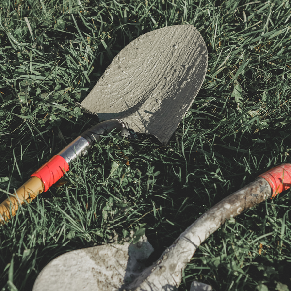 Szpadel z ostrą łyżką CAT J-Series D-Handle Round Point
